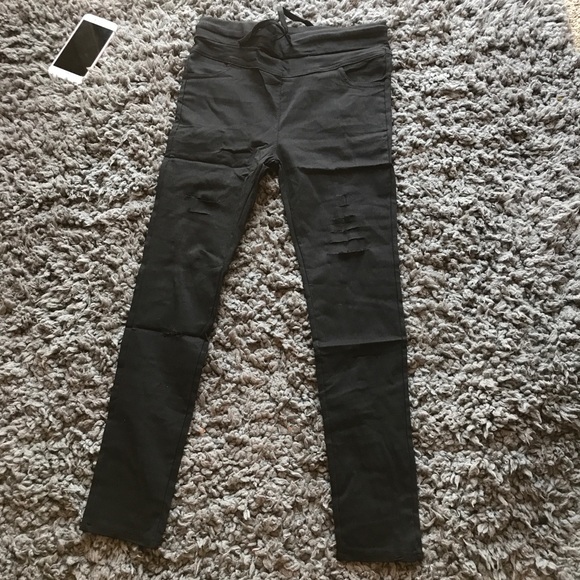 Black ripped skinny jeans  🌻 - Picture 2 of 7